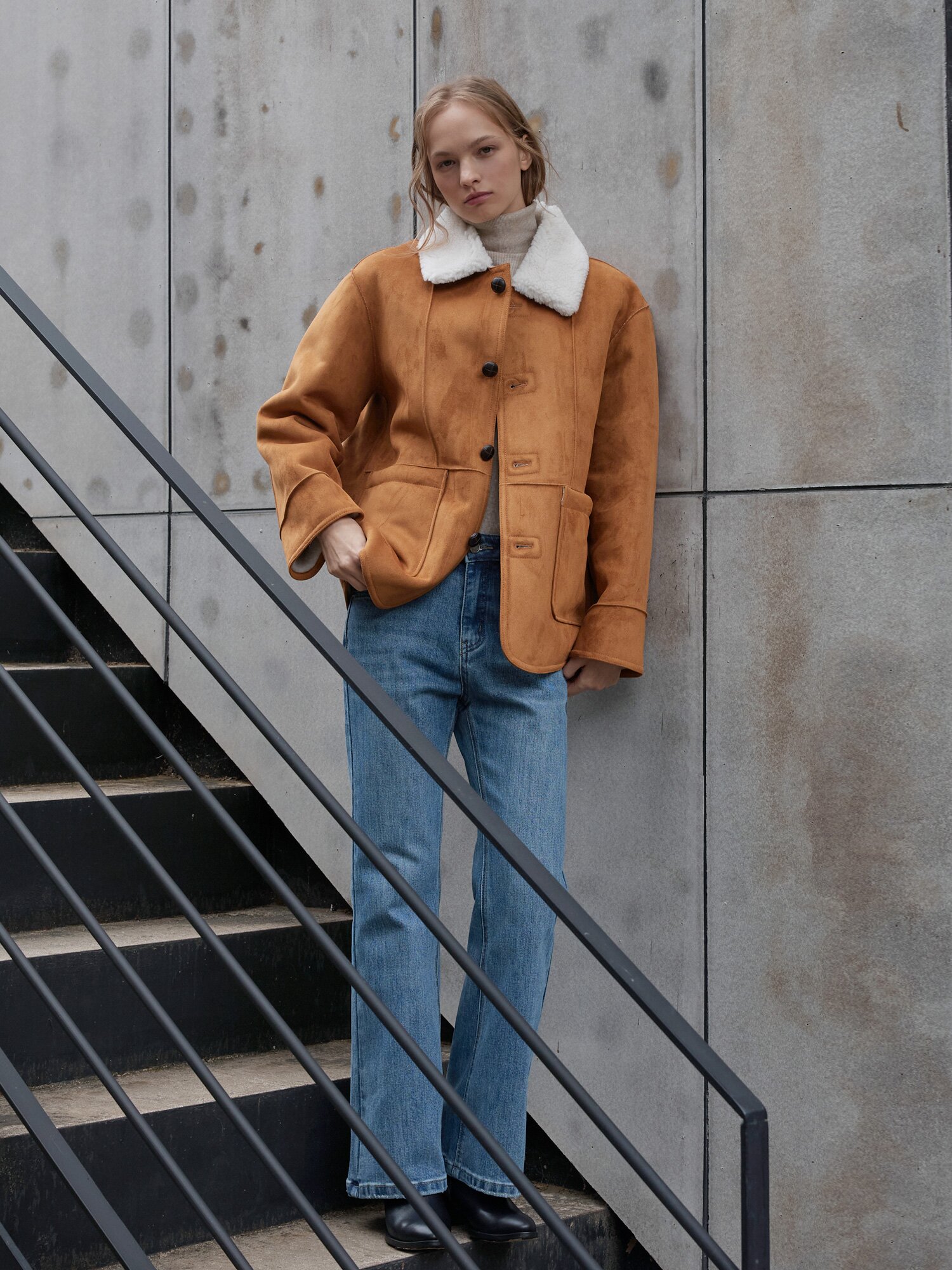 코튼 블렌드 워싱 부츠컷 데님팬츠 (BLUE)