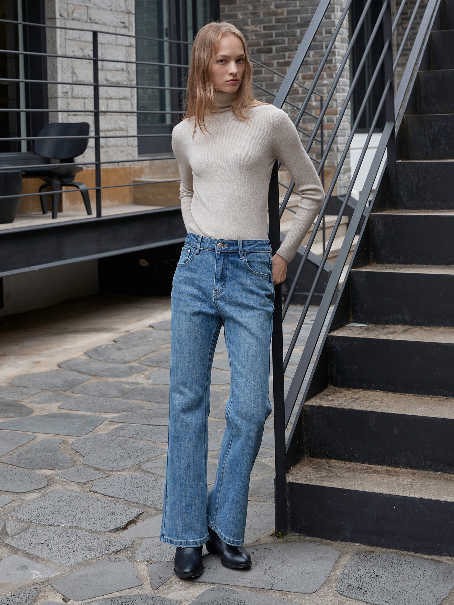 코튼 블렌드 워싱 부츠컷 데님팬츠 (BLUE)