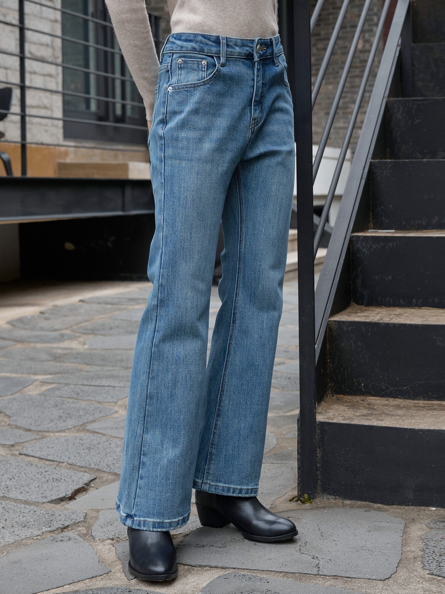 코튼 블렌드 워싱 부츠컷 데님팬츠 (BLUE)