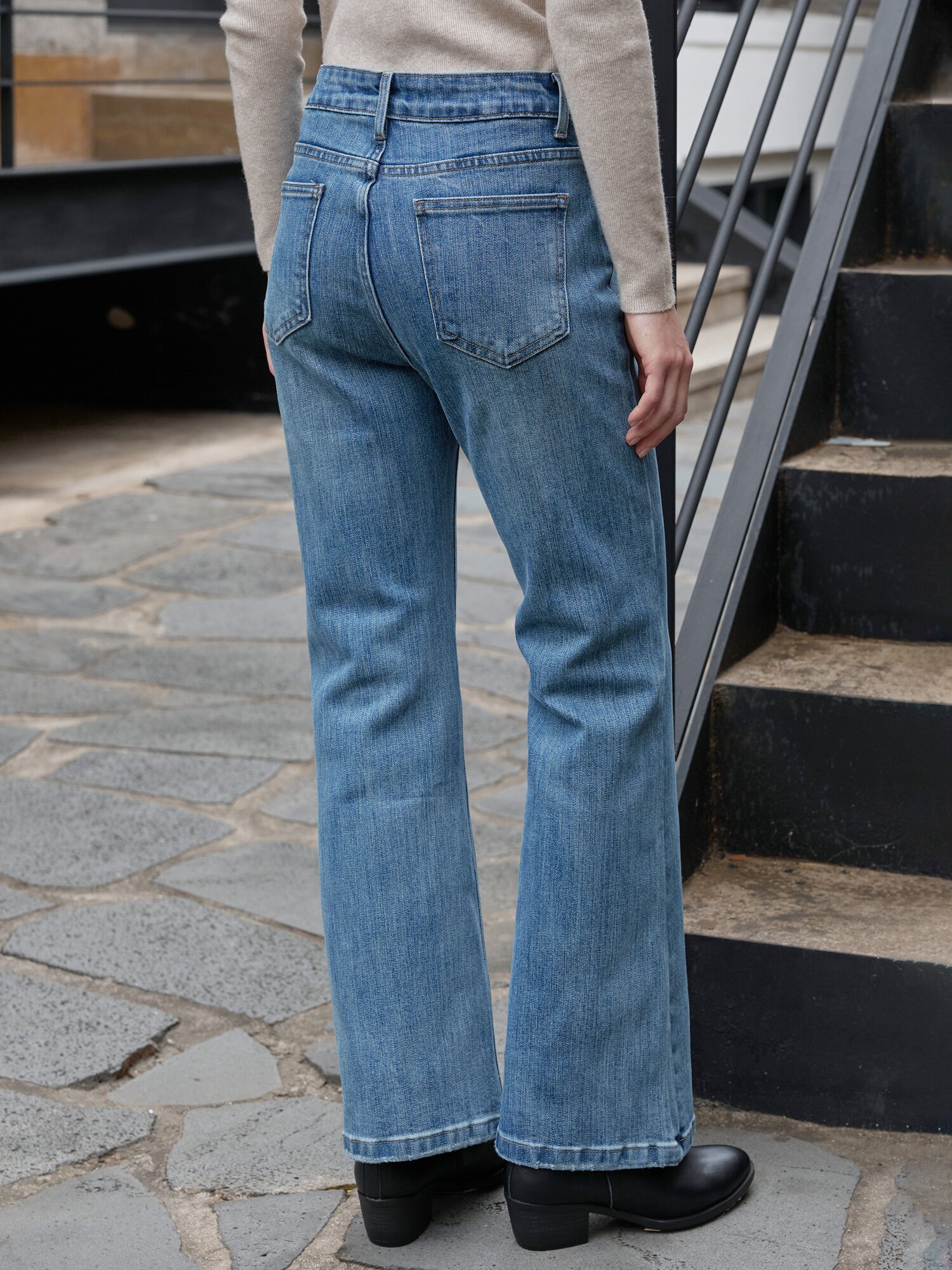 코튼 블렌드 워싱 부츠컷 데님팬츠 (BLUE)