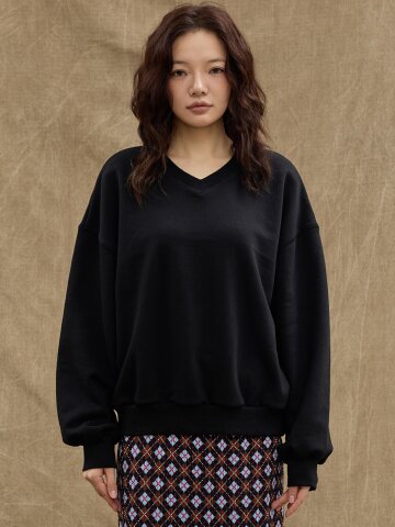 Mn7 V-Neck Sweatshirt [Black]