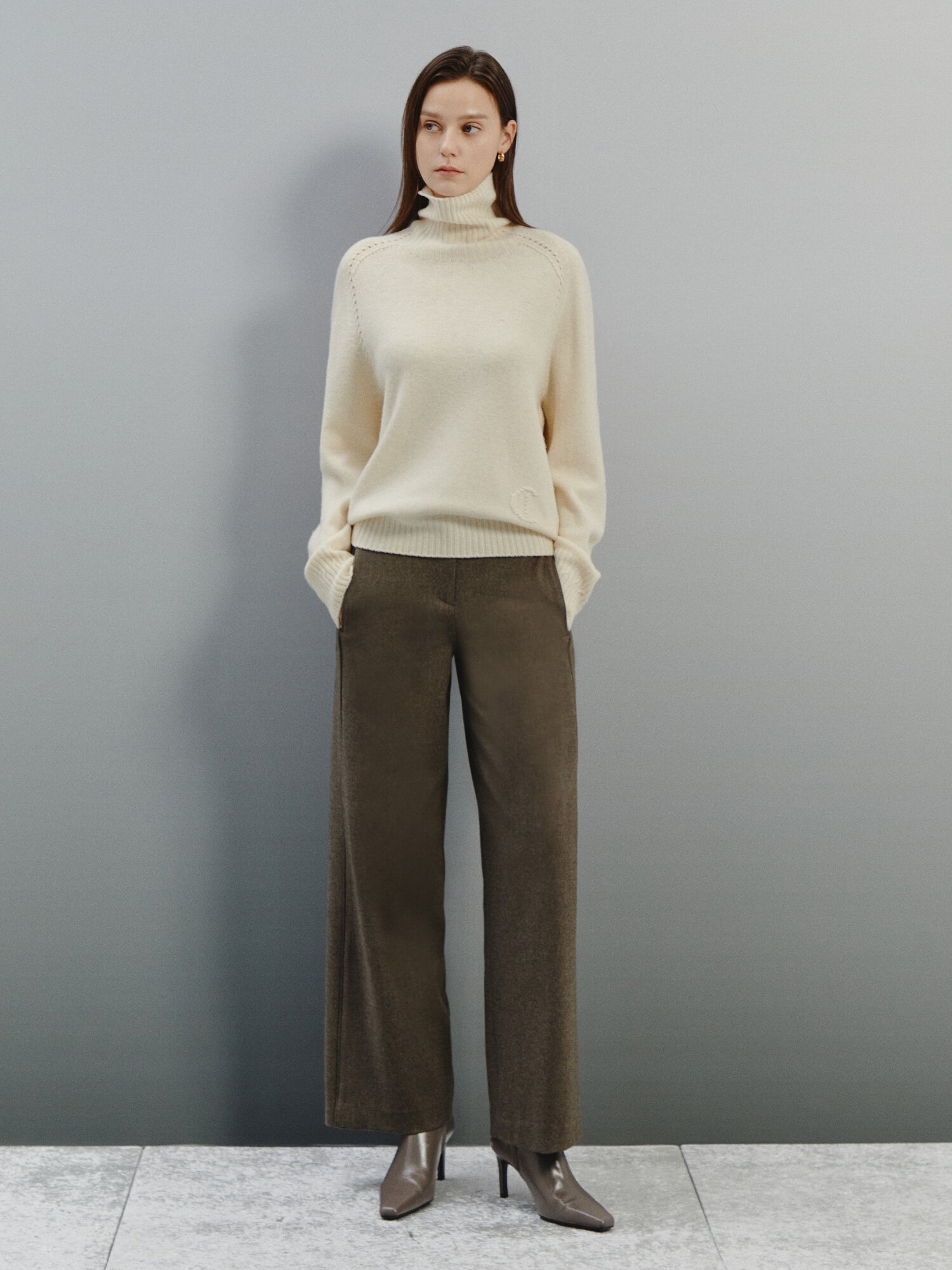 엘보 디테일 하이넥 울 풀오버 (IVORY)