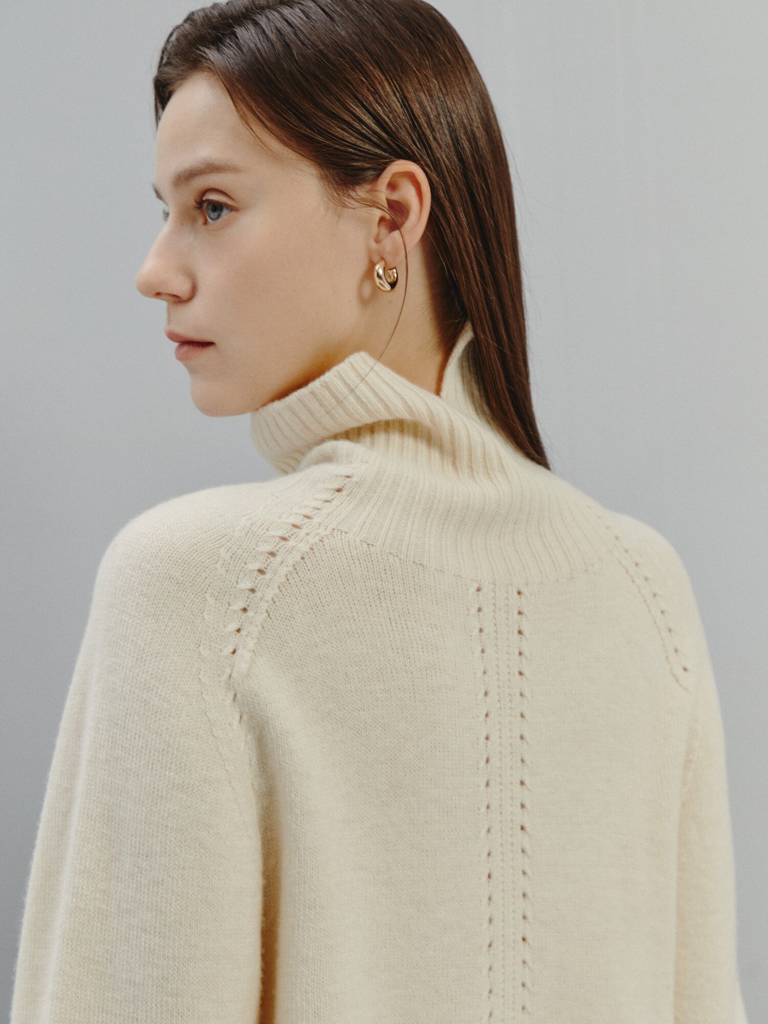 엘보 디테일 하이넥 울 풀오버 (IVORY)