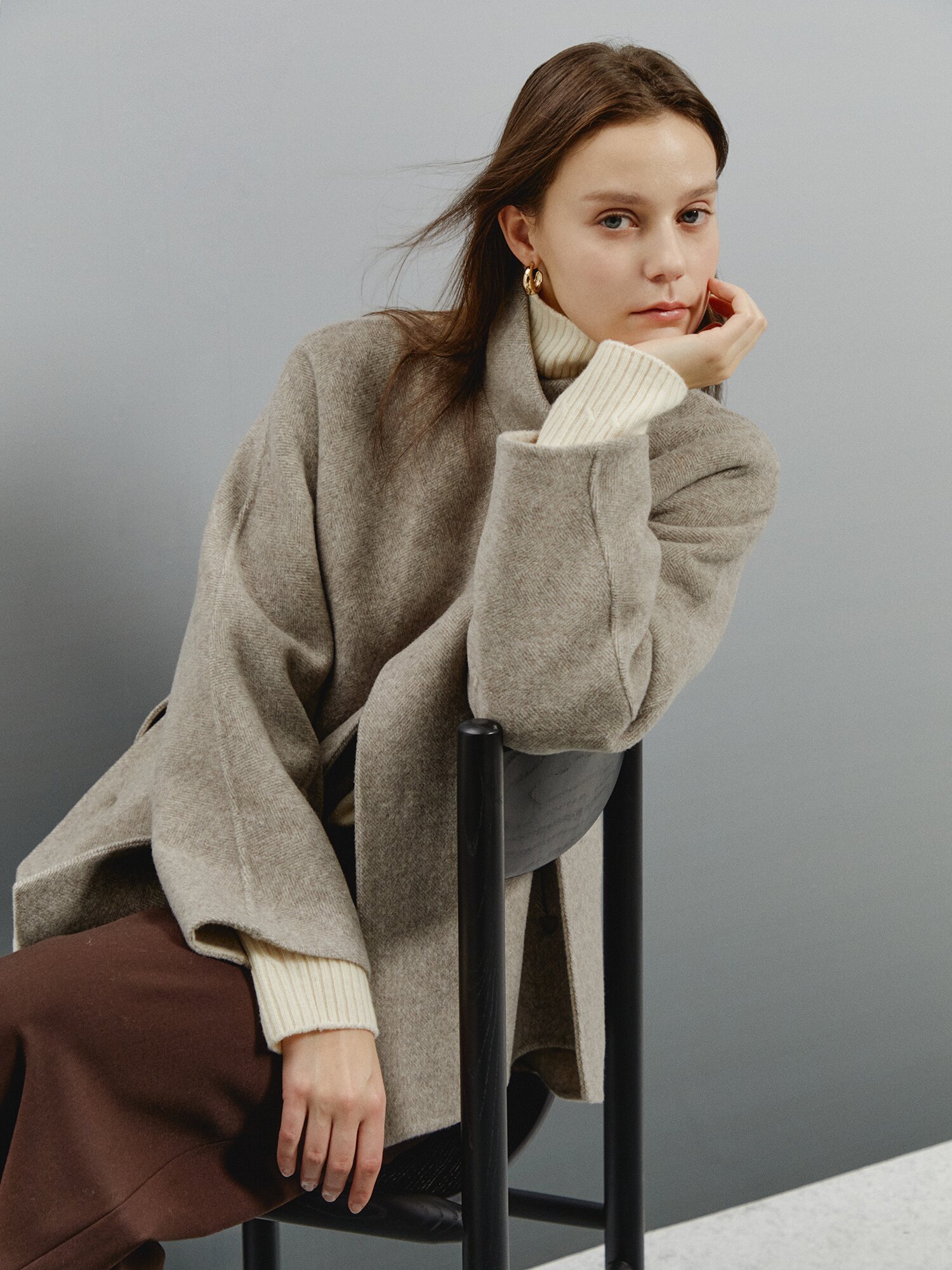 엘보 디테일 하이넥 울 풀오버 (IVORY)