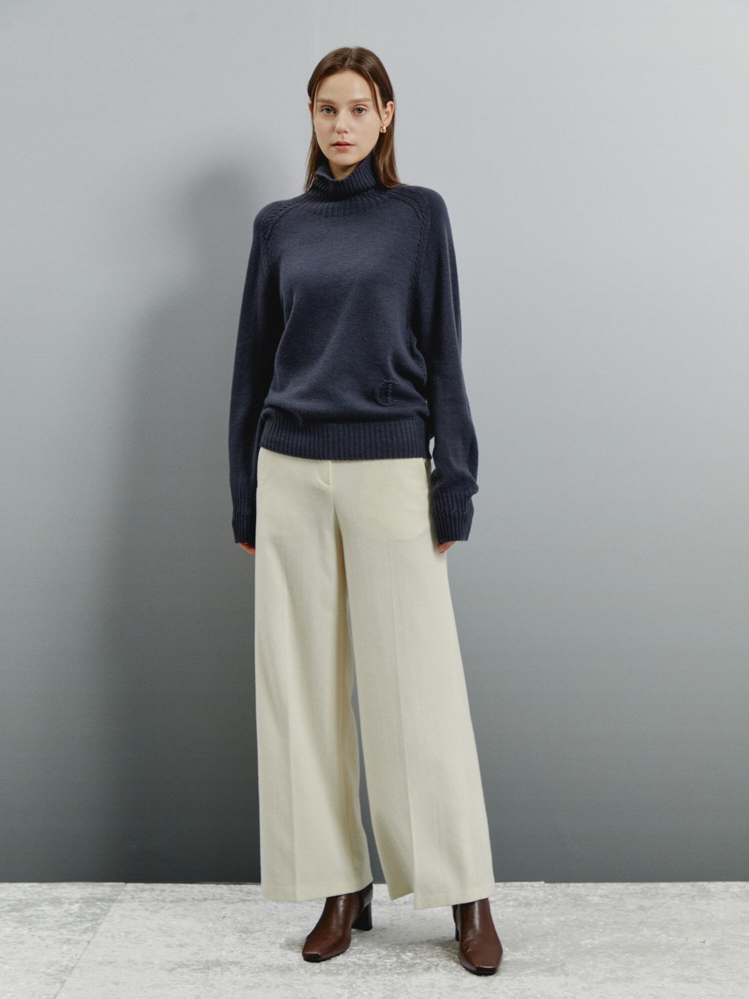 엘보 디테일 하이넥 울 풀오버 (DARK GREY)