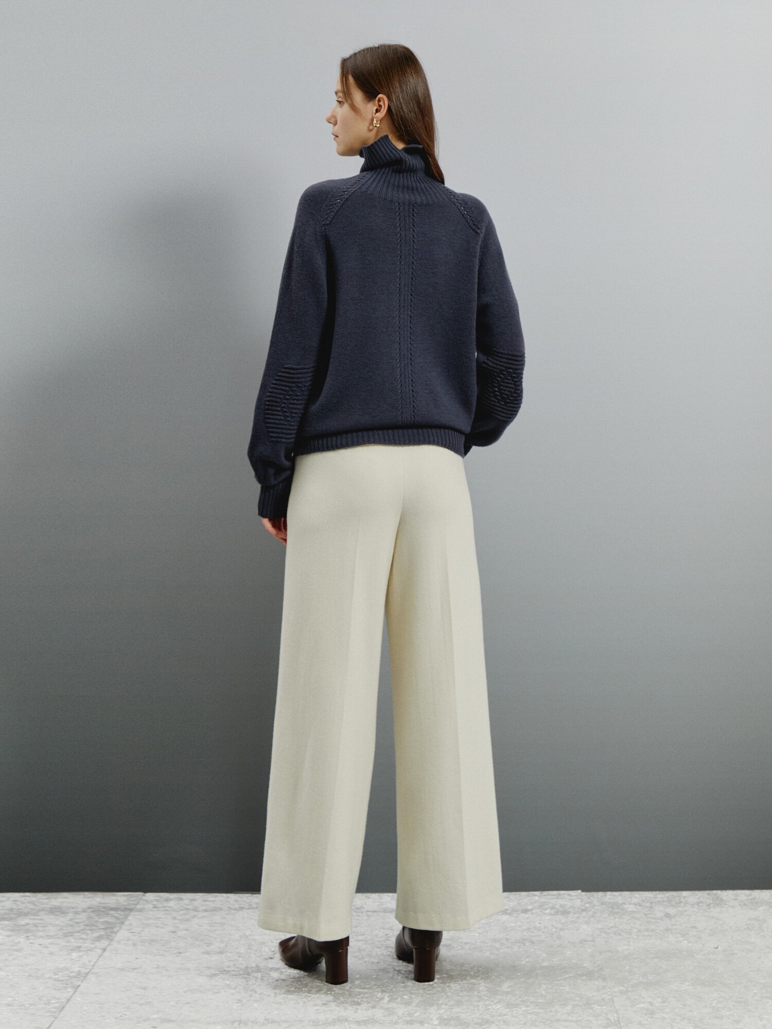 엘보 디테일 하이넥 울 풀오버 (DARK GREY)