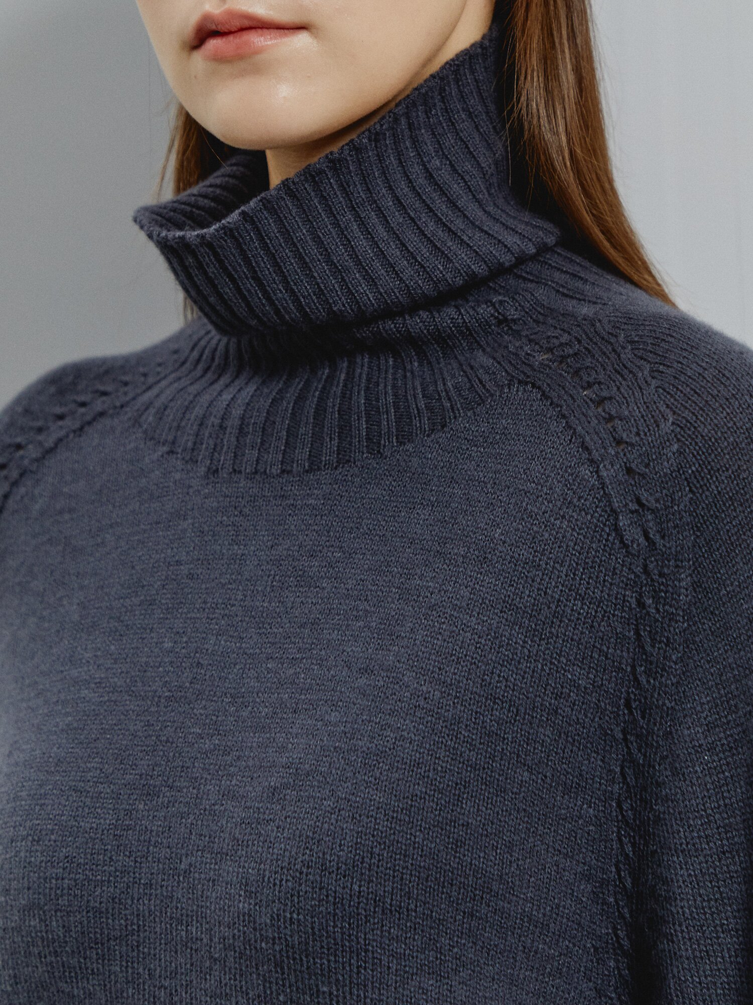 엘보 디테일 하이넥 울 풀오버 (DARK GREY)