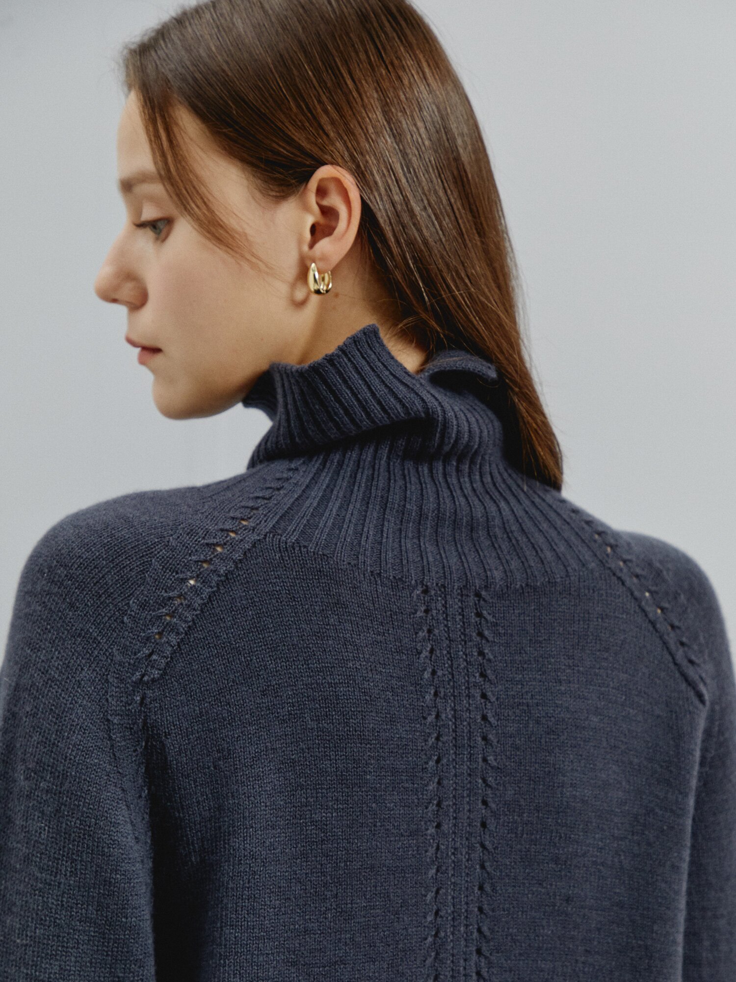 엘보 디테일 하이넥 울 풀오버 (DARK GREY)