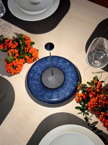 피나 램프 (다크 그레이) & 세라믹 플레이트 (네이비 블루)