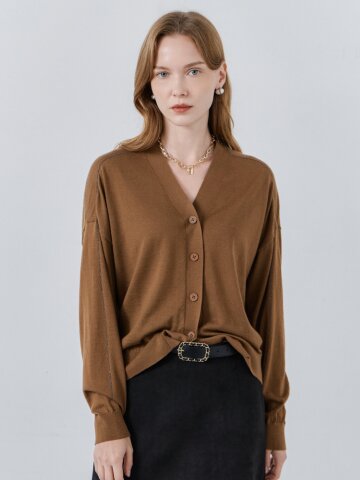 [케이미에르] 큐빅 라인 포인트 V넥 니트 가디건