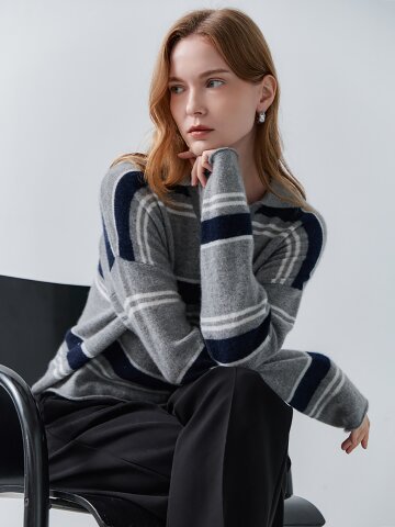 [케이미에르] 소프트 스트라이프 V넥 오픈카라 니트