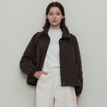 HIGH-NECK ZIP-UP COMPACT JUMPER