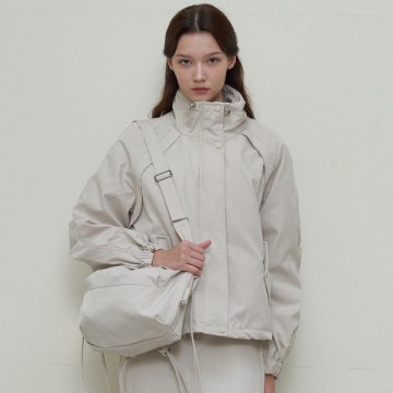 HIGH-NECK ZIP-UP COMPACT JUMPER_IVORY