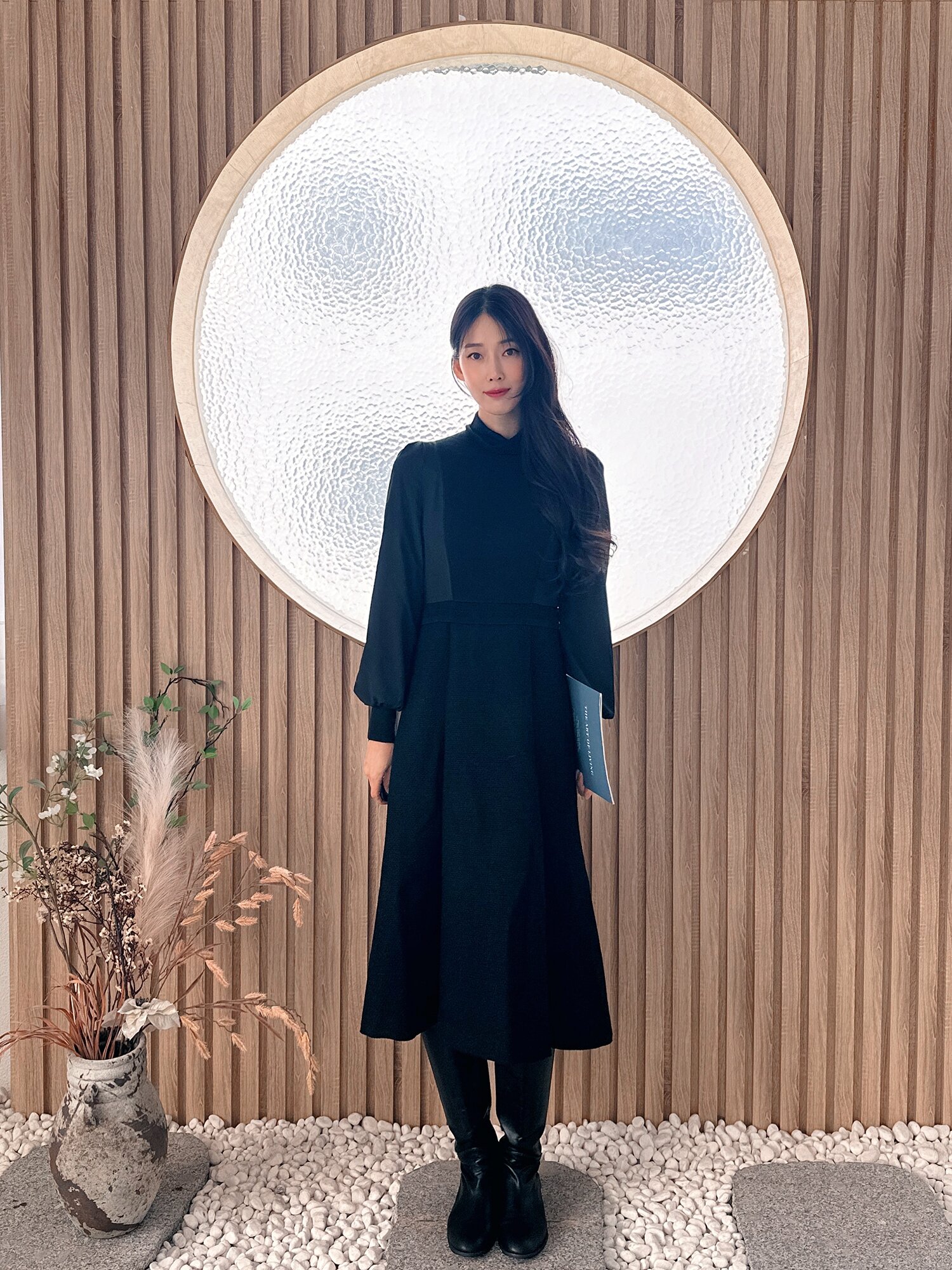 하이넥 배색 셔링 플레어 원피스 (BLACK)