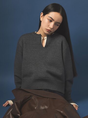 202510 BUTTON FINGER HOLE KNIT - CHARCOAL