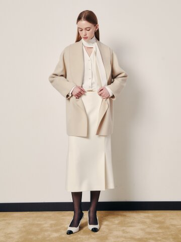 에센셜 스트레이트 벨티드 라인 스커트 