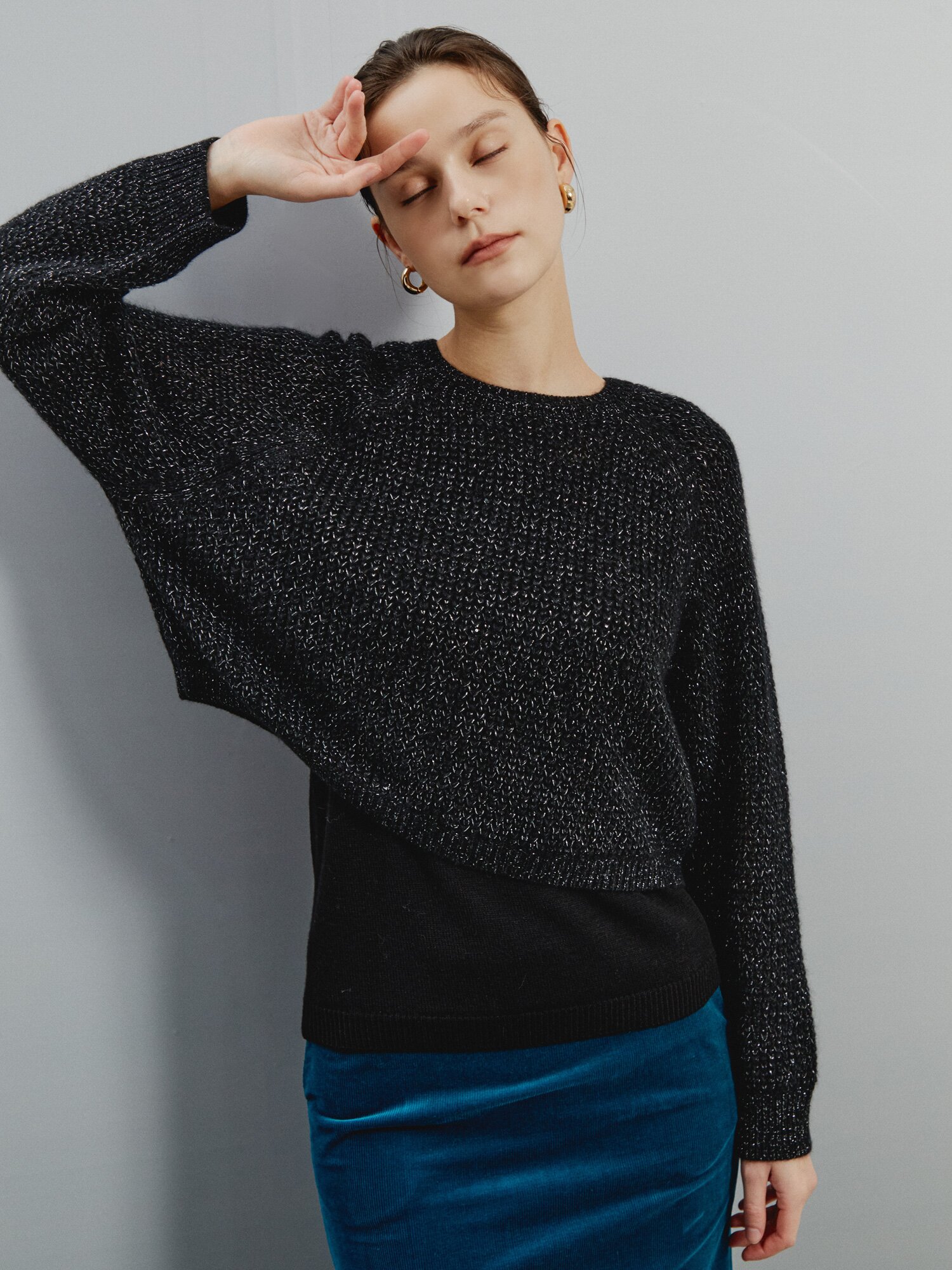 라이트 골드 버튼 니트 (BLACK)