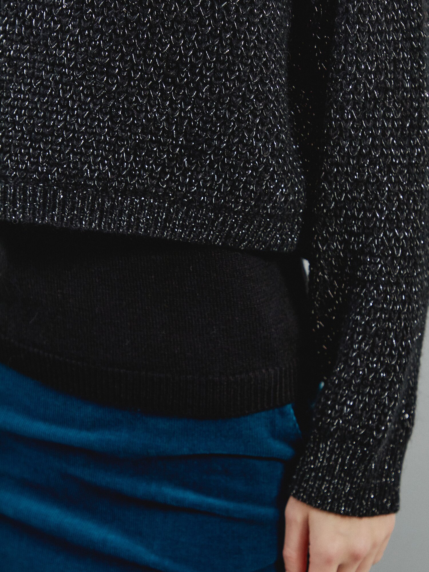 라이트 골드 버튼 니트 (BLACK)