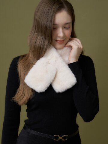 엘르 크림 페이크퍼 머플러 SE54MP310