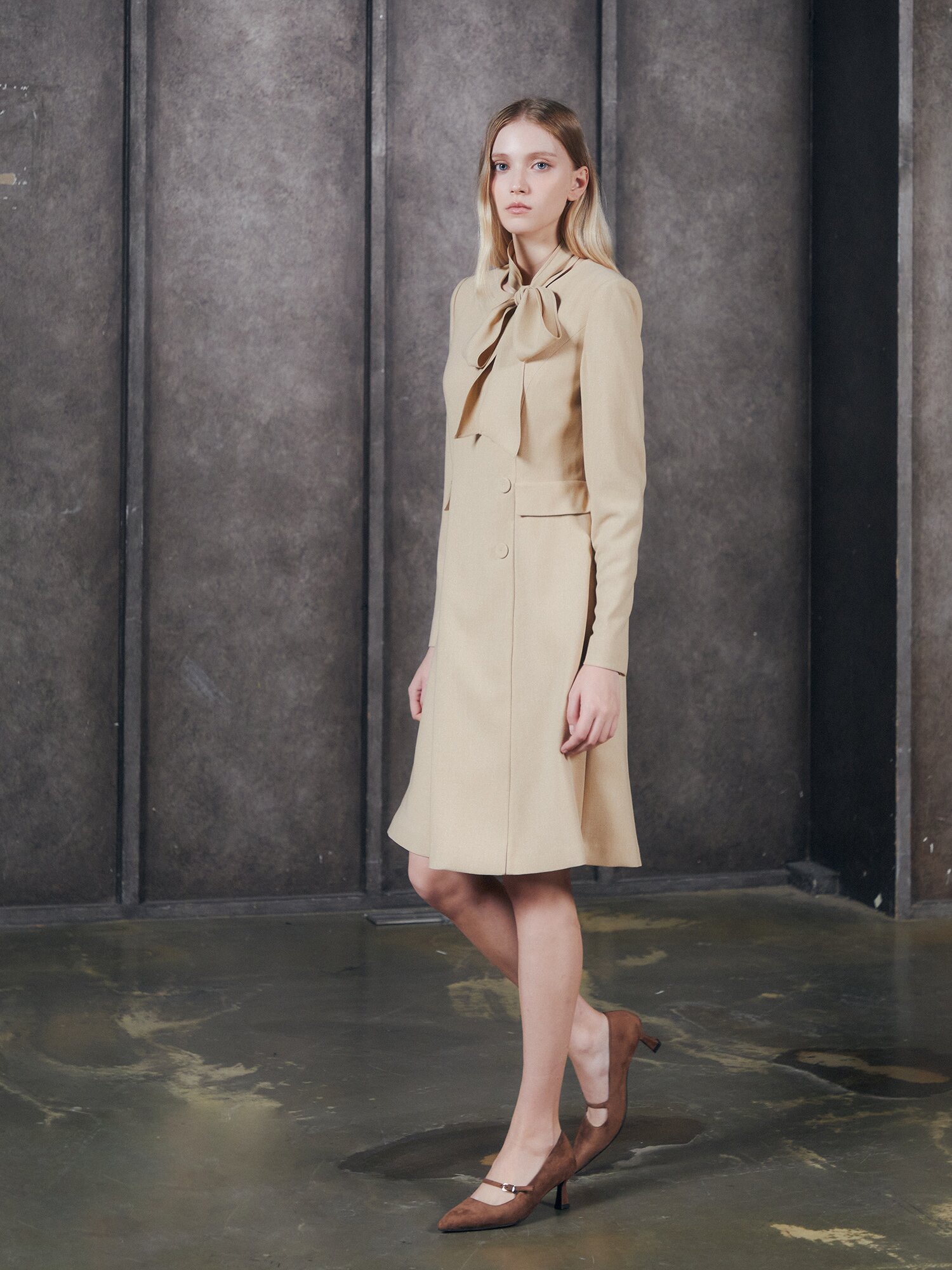 글리터 라운드넥 원피스 (BEIGE)