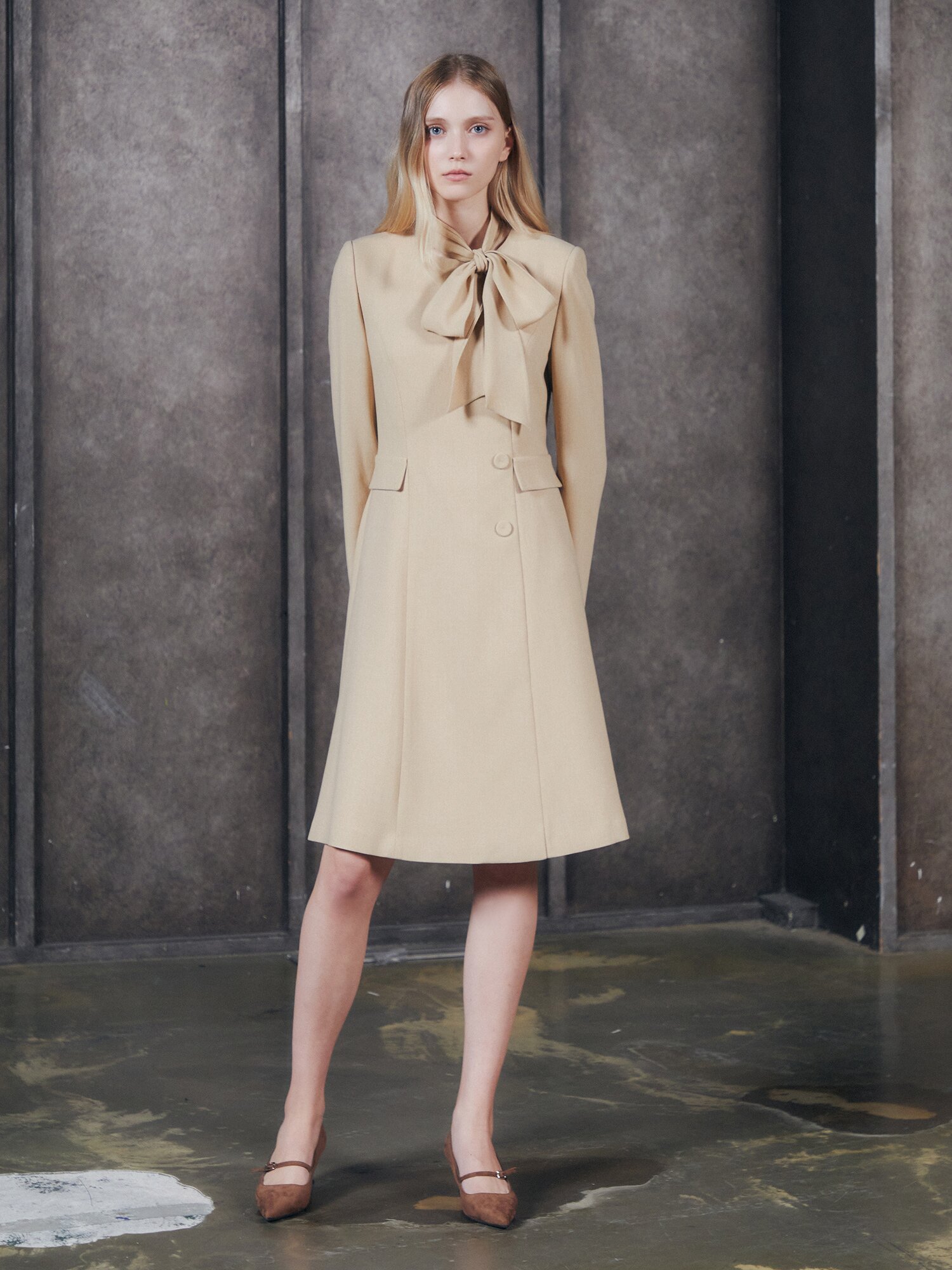 글리터 라운드넥 원피스 (BEIGE)