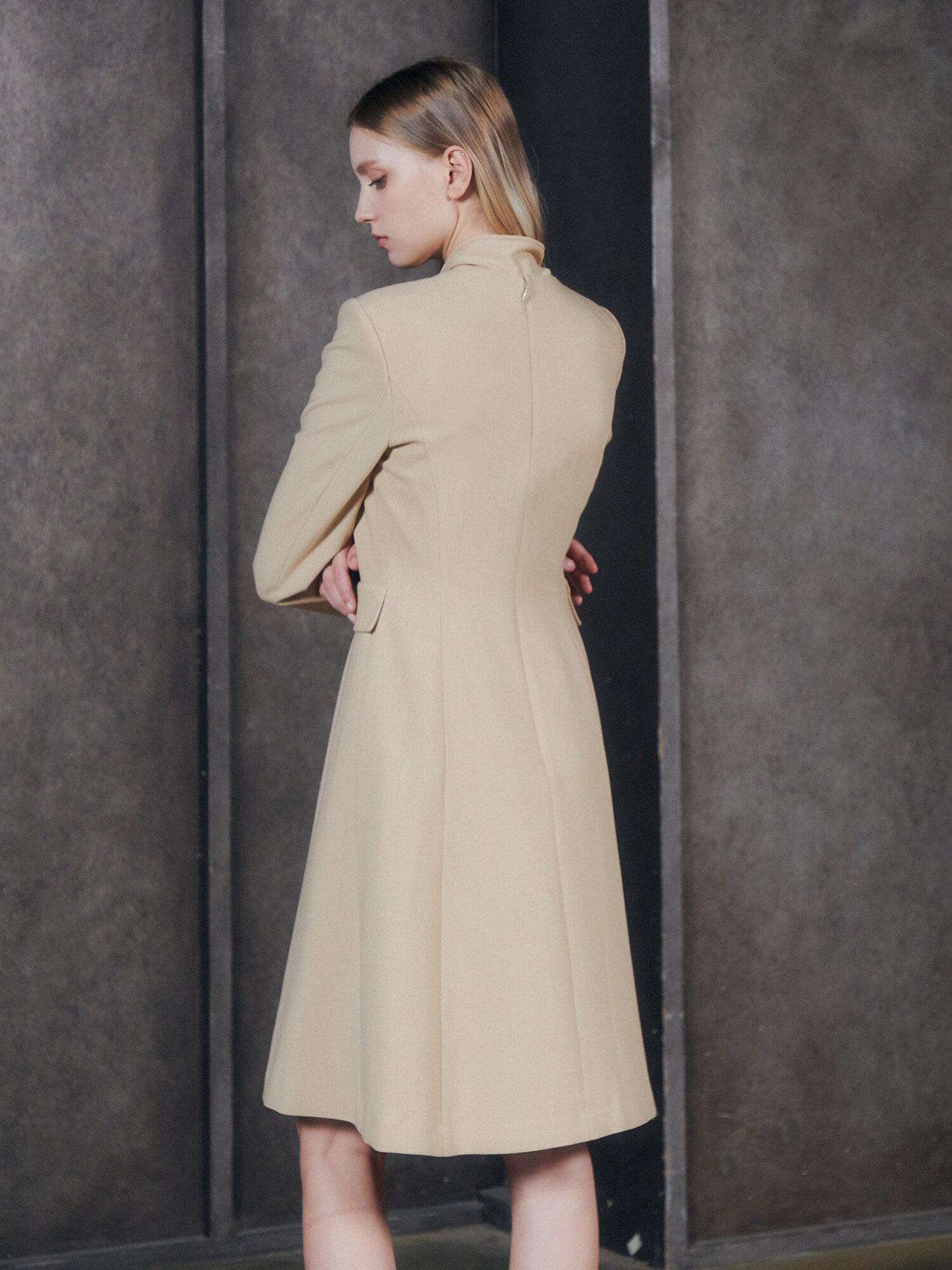 글리터 라운드넥 원피스 (BEIGE)