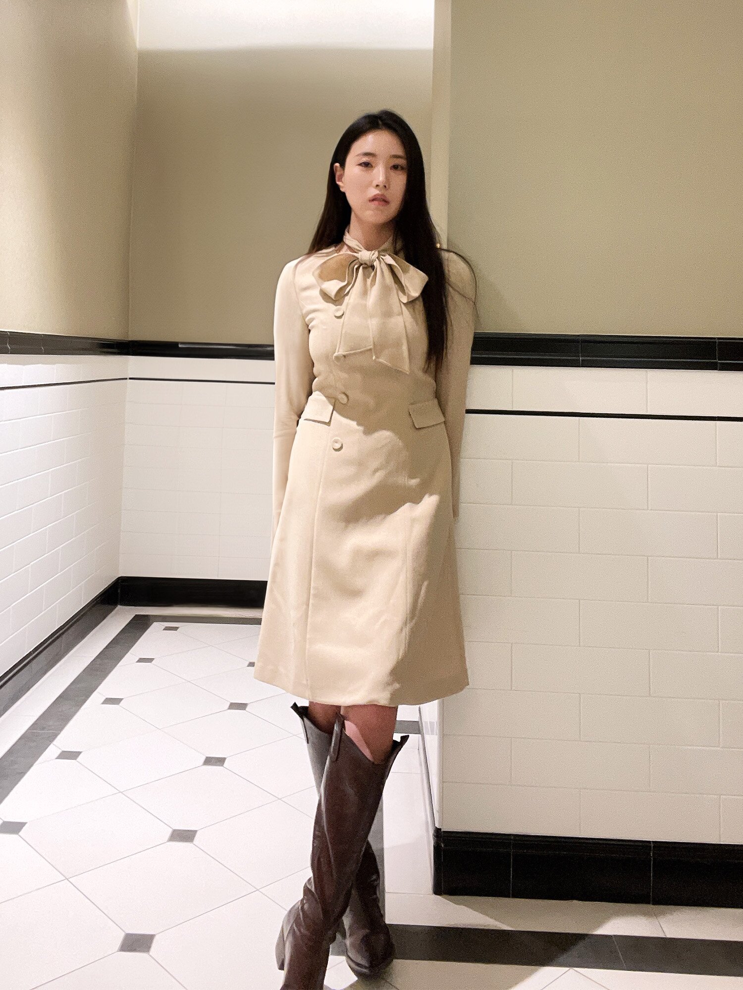 글리터 라운드넥 원피스 (BEIGE)