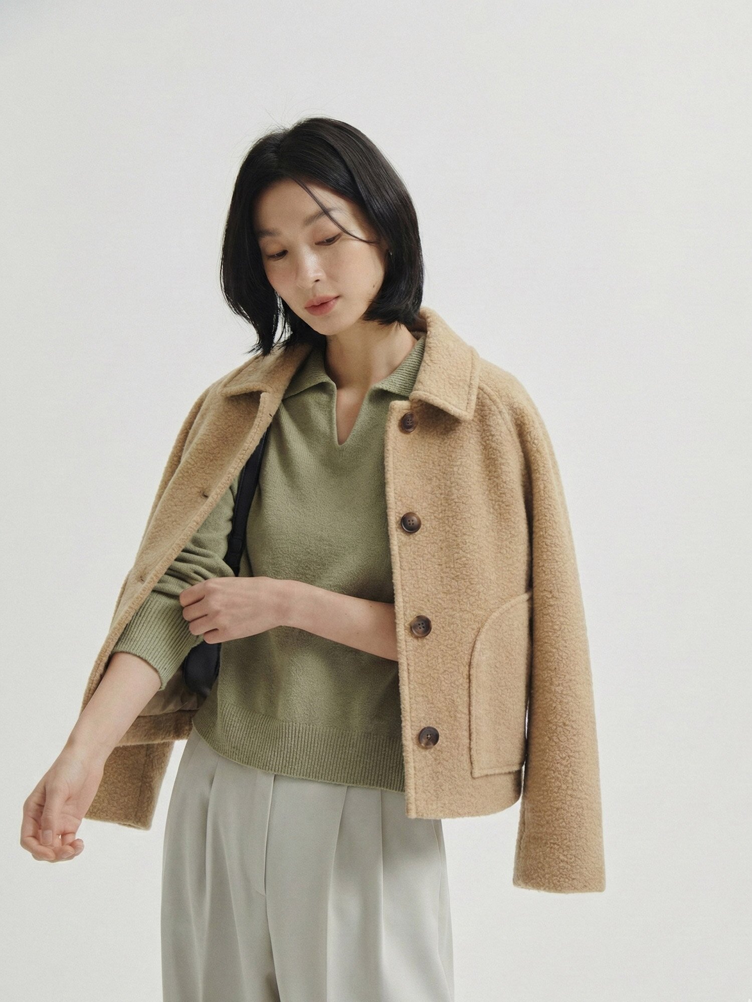 울 블렌드 부클레 래글런 숏 코트 (BEIGE)