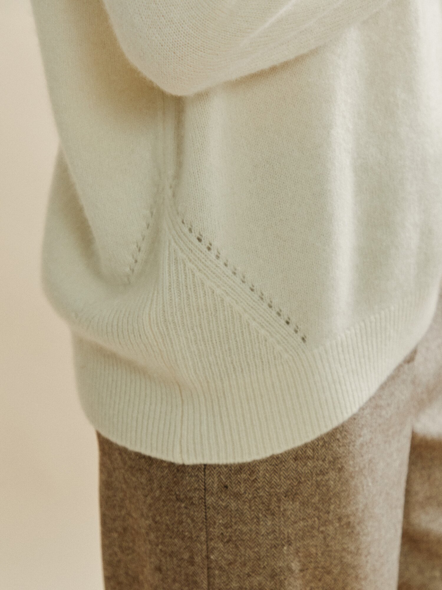 퓨어 캐시미어 모크넥 니트 (IVORY)