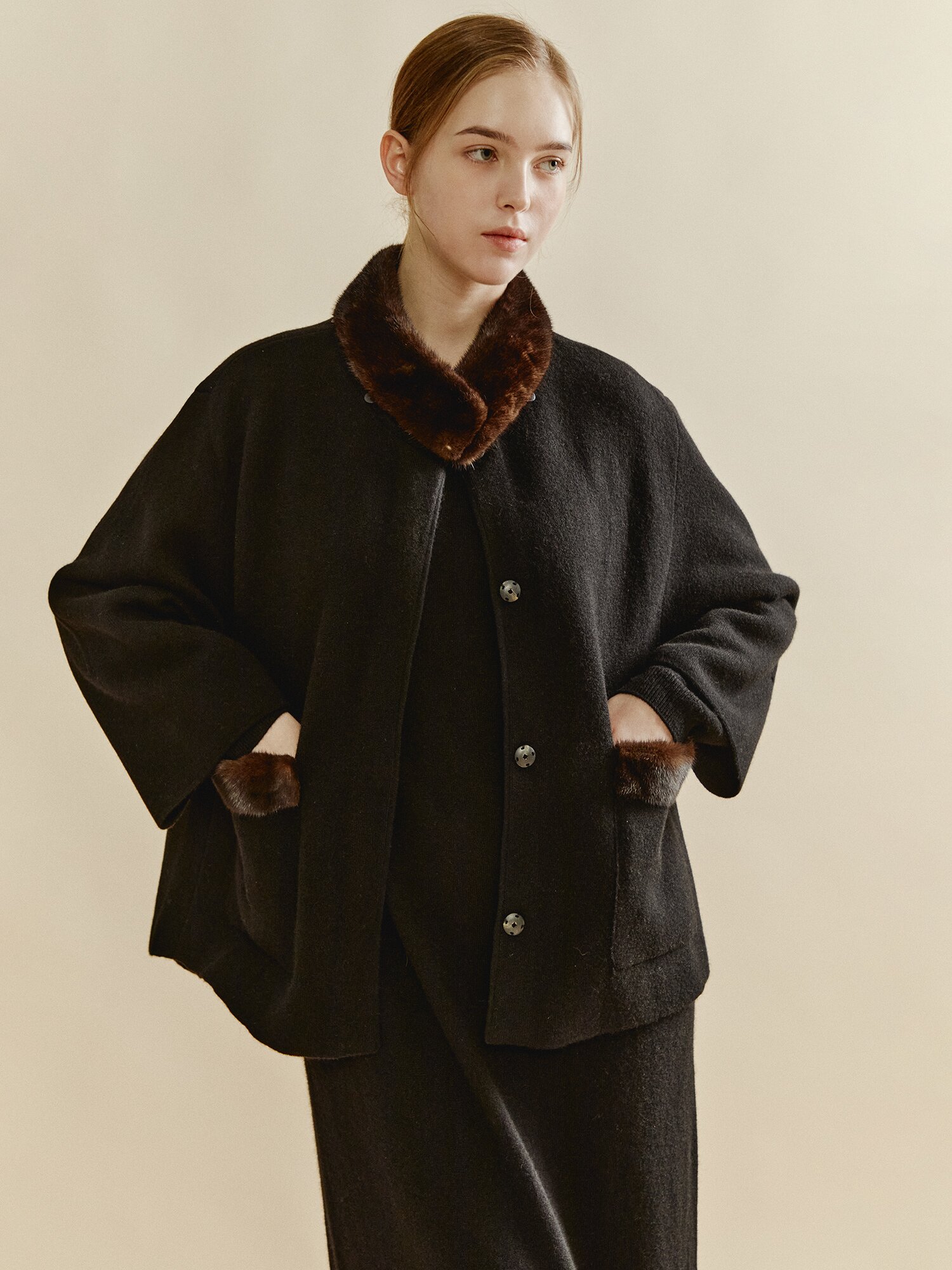 프레스티지 미니멀 퍼 가디건 (BLACK)