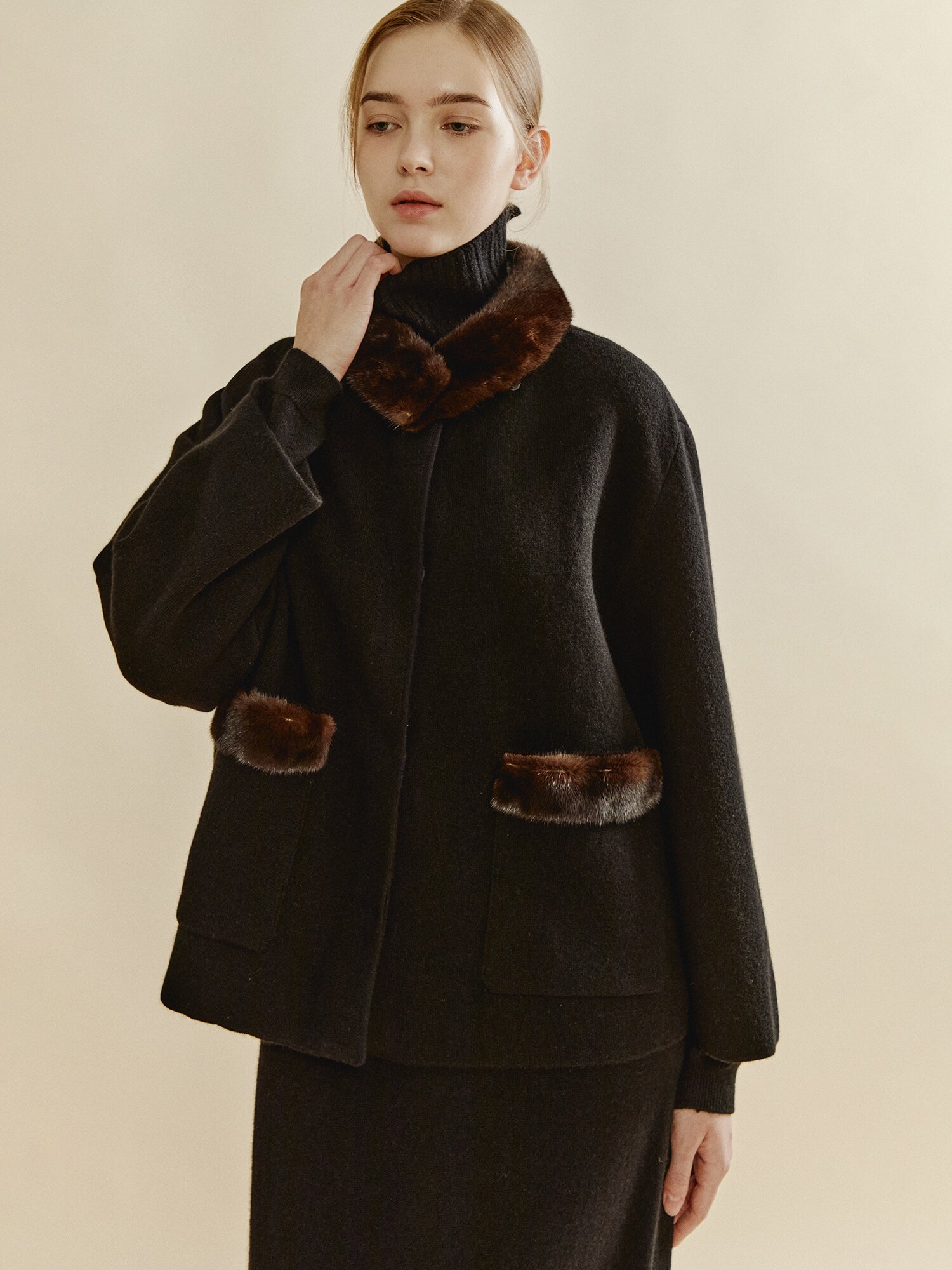 프레스티지 미니멀 퍼 가디건 (BLACK)