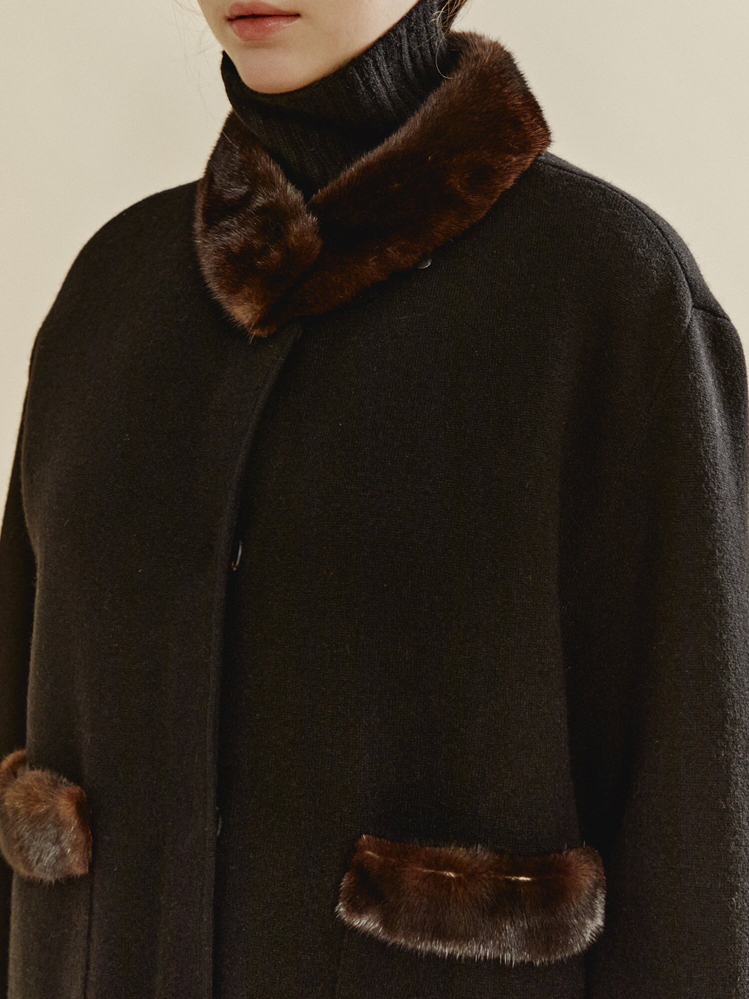 프레스티지 미니멀 퍼 가디건 (BLACK)