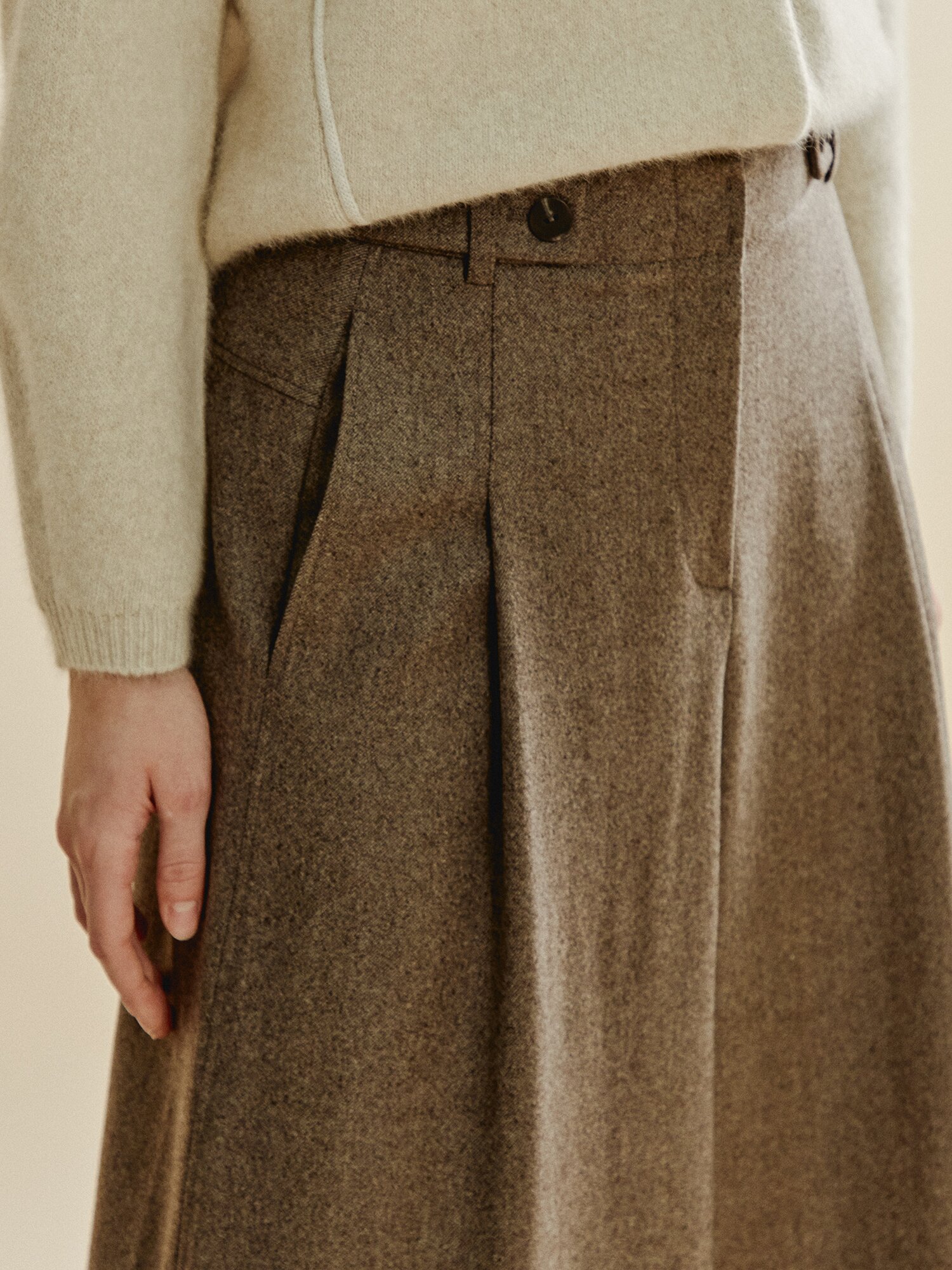 소프트 멜톤 인버티드 플리츠 팬츠 (MELANGE BROWN)