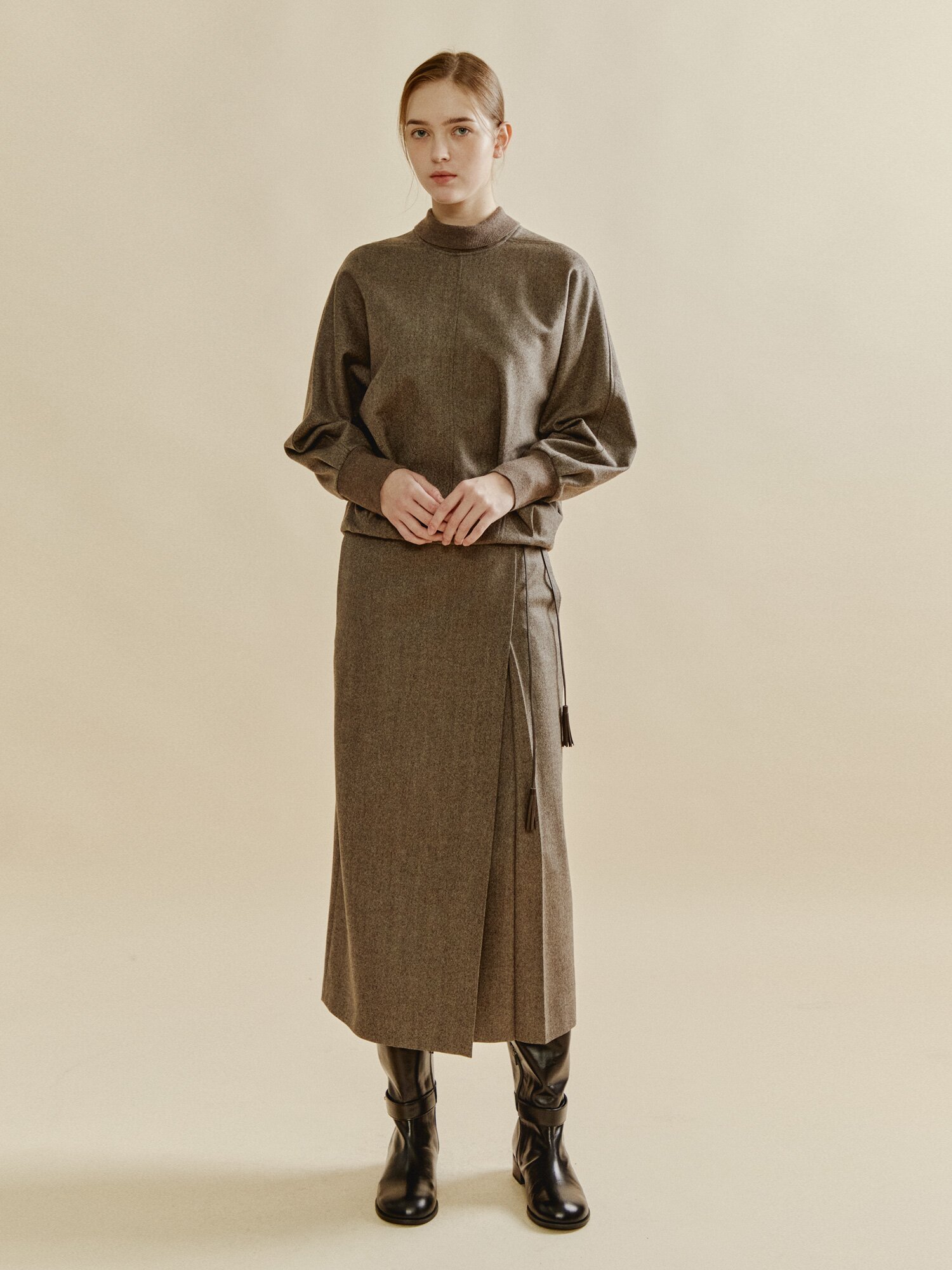 리버스 칼라 포인트 블라우스 (MELANGE BROWN)