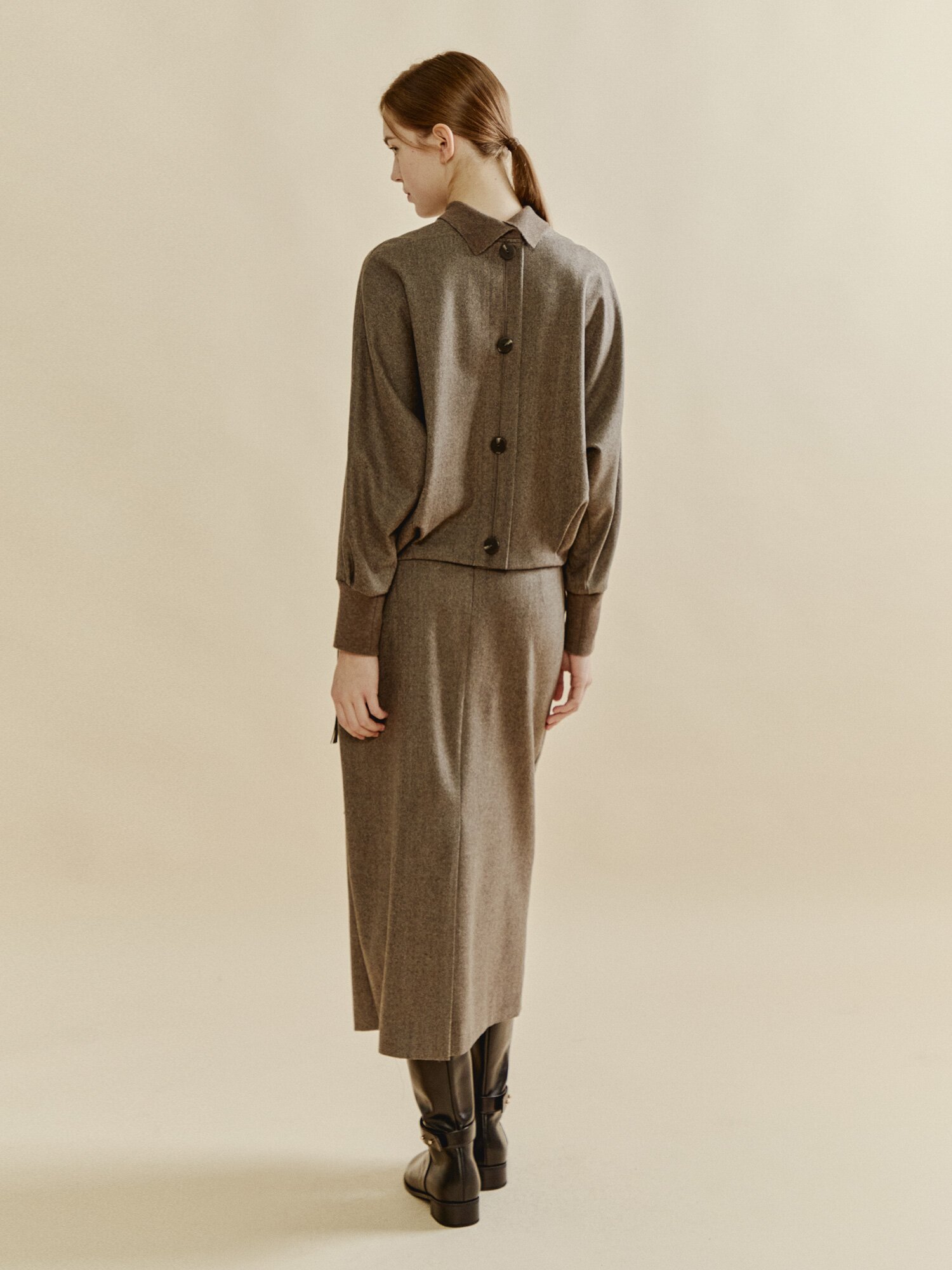 리버스 칼라 포인트 블라우스 (MELANGE BROWN)