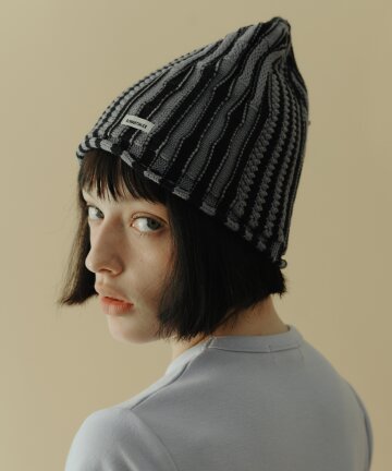 Two-Tone Stripe Beanie (Black)