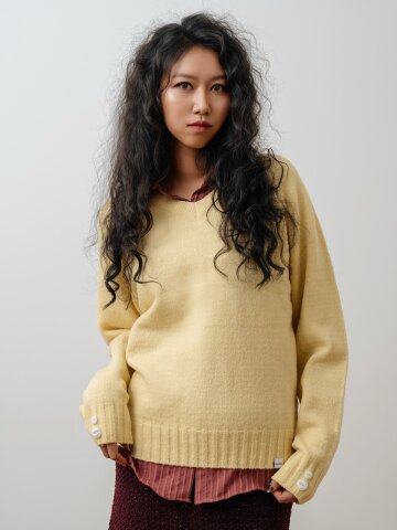 V넥 베이직 오버핏 단추 니트_옐로우