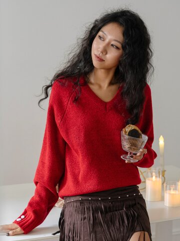 V넥 베이직 오버핏 단추 니트_레드