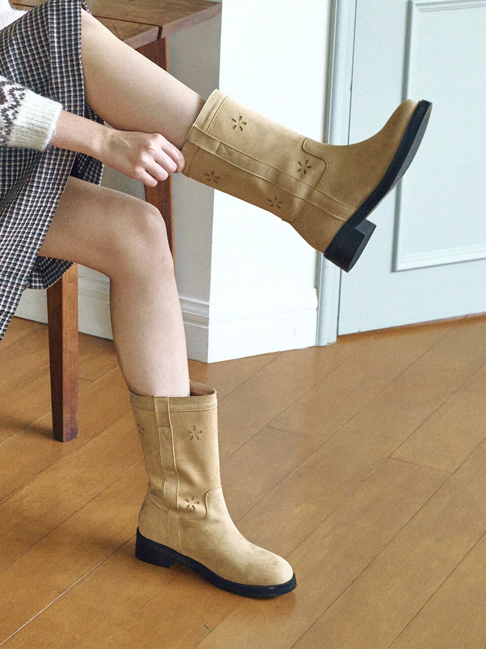 ljh007-5 Flora Cutout Mid Boots - 2 Colors
