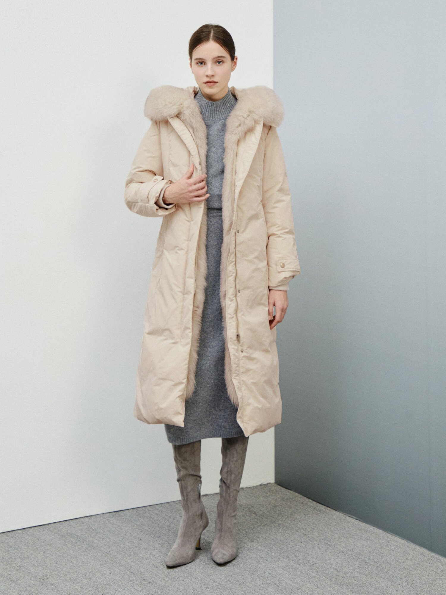 폭스퍼 벨티드 롱 구스다운 점퍼 (BEIGE)