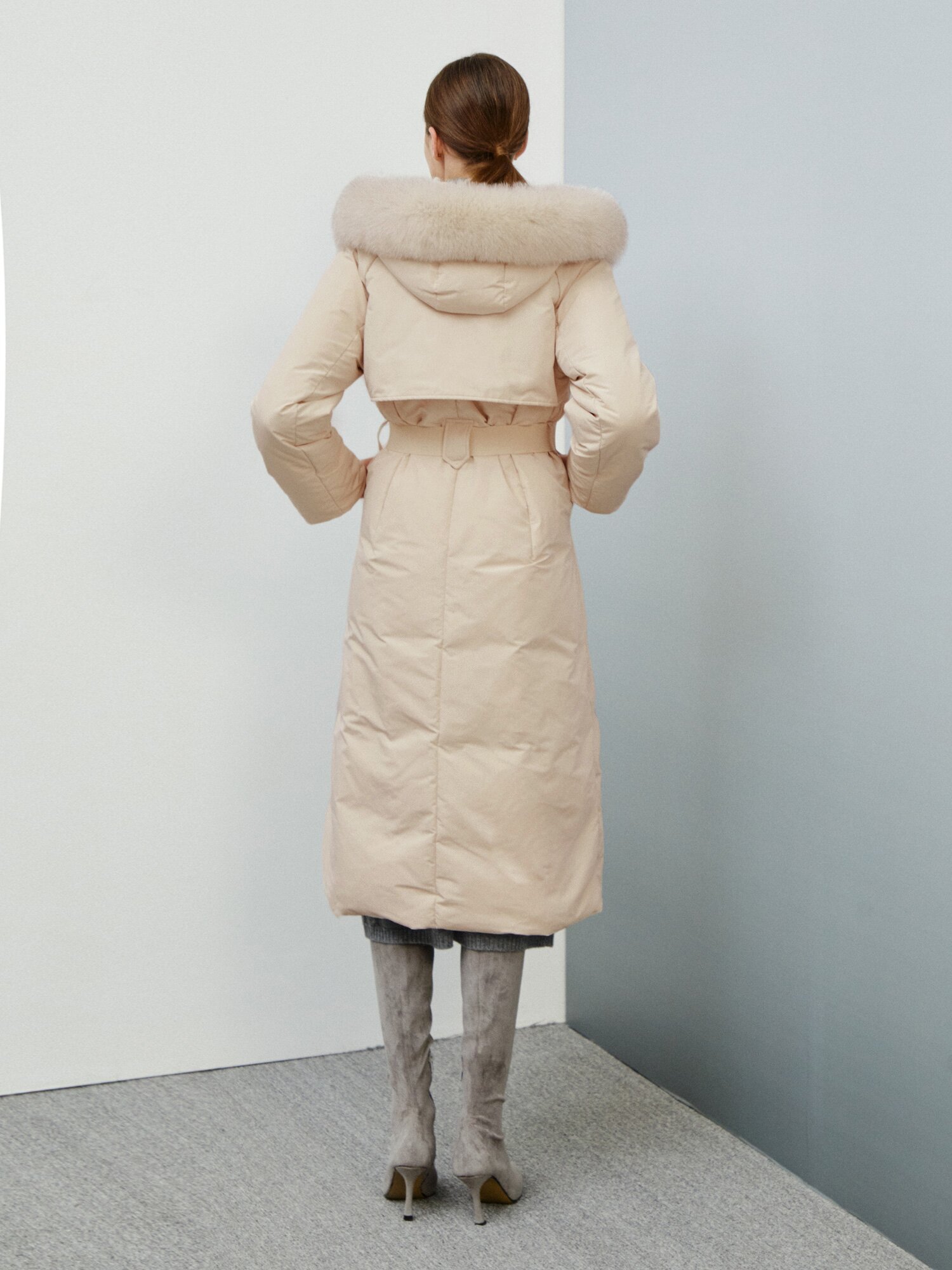 폭스퍼 벨티드 롱 구스다운 점퍼 (BEIGE)