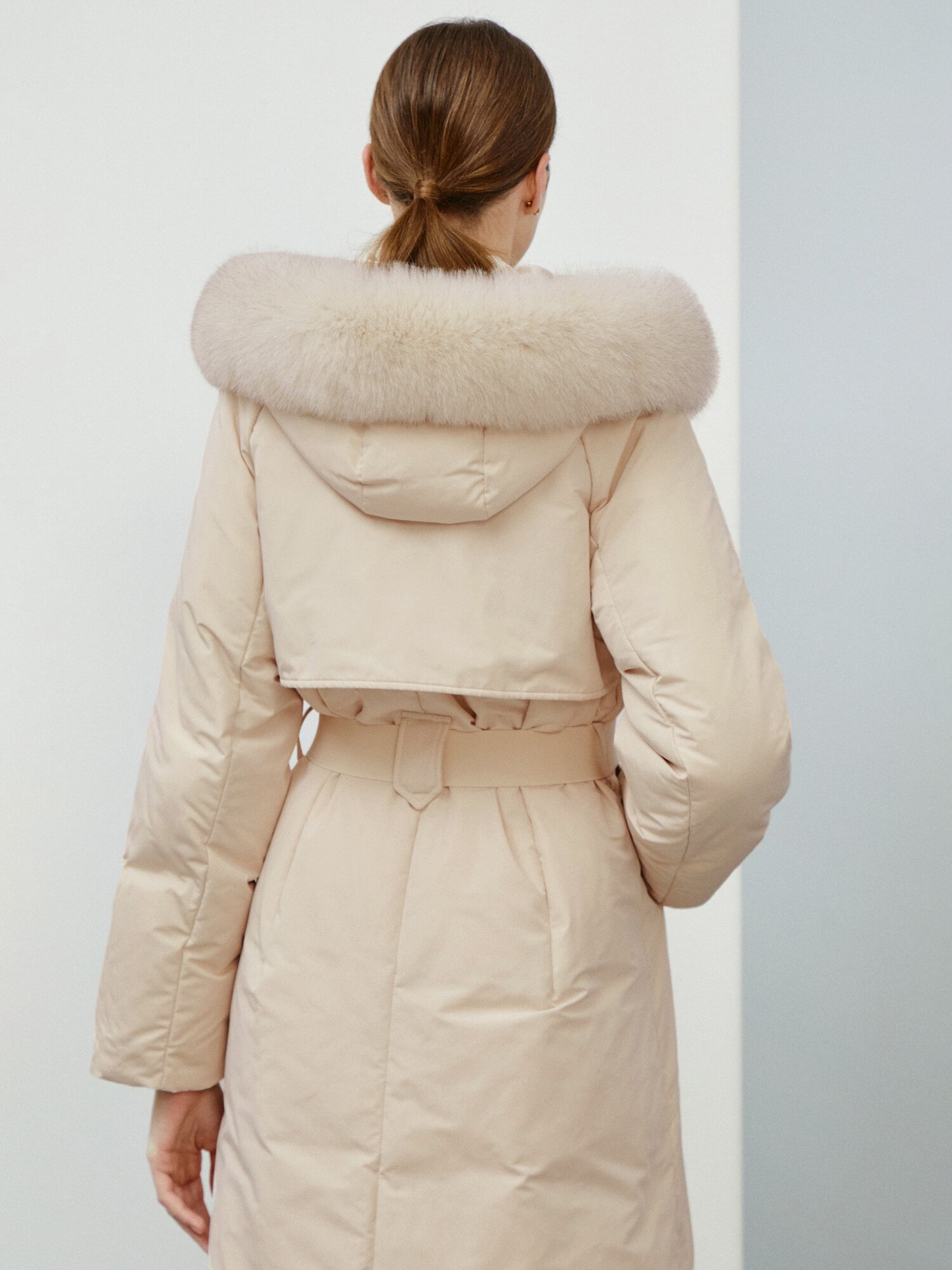 폭스퍼 벨티드 롱 구스다운 점퍼 (BEIGE)