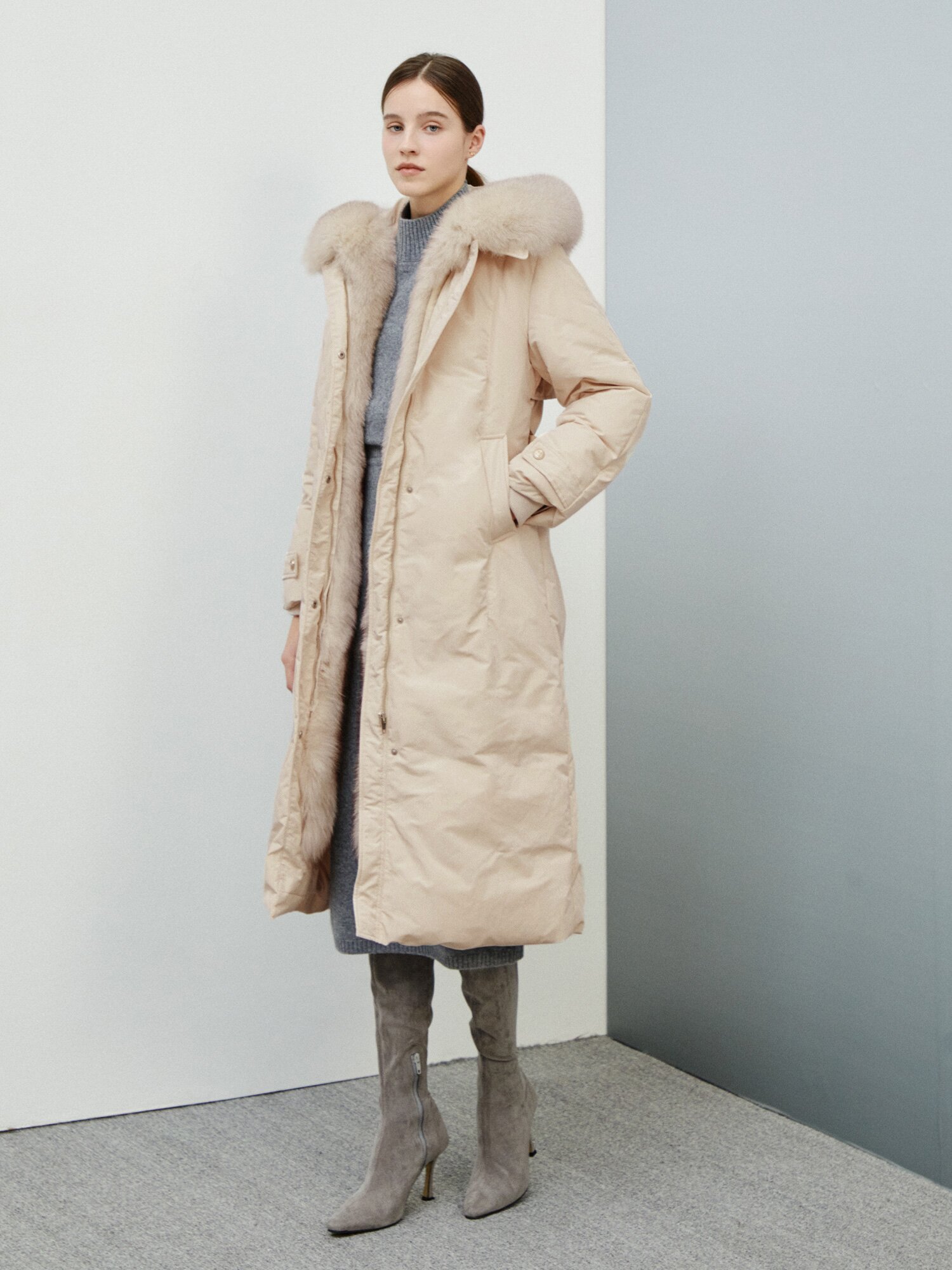 폭스퍼 벨티드 롱 구스다운 점퍼 (BEIGE)