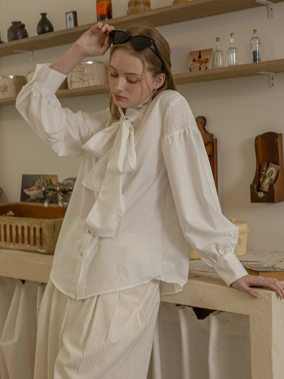 DD_Ruffled collar ribbon shirt_2color