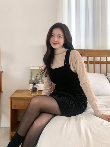 벨벳 텍스처 퀼팅 슬리브리스 원피스 