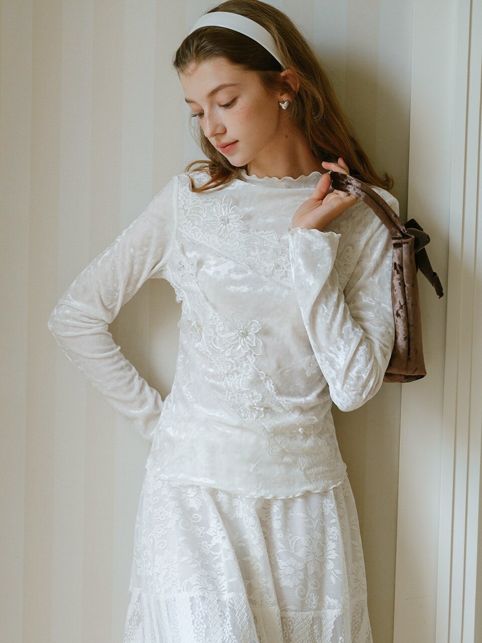 Cest_Lace flower velvet long sleeve top