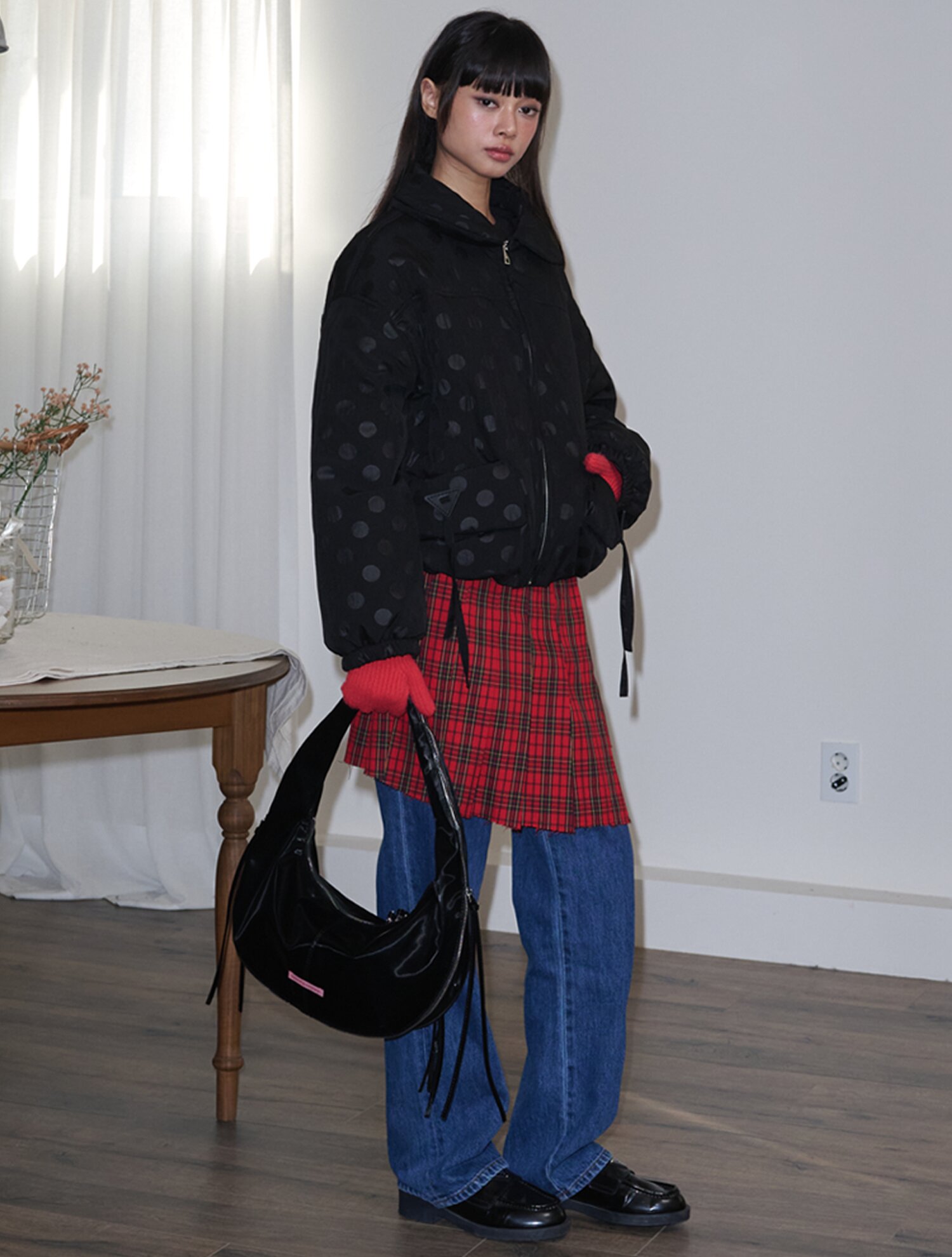 Zipper Detail Shining Shoulder Bag_Black
