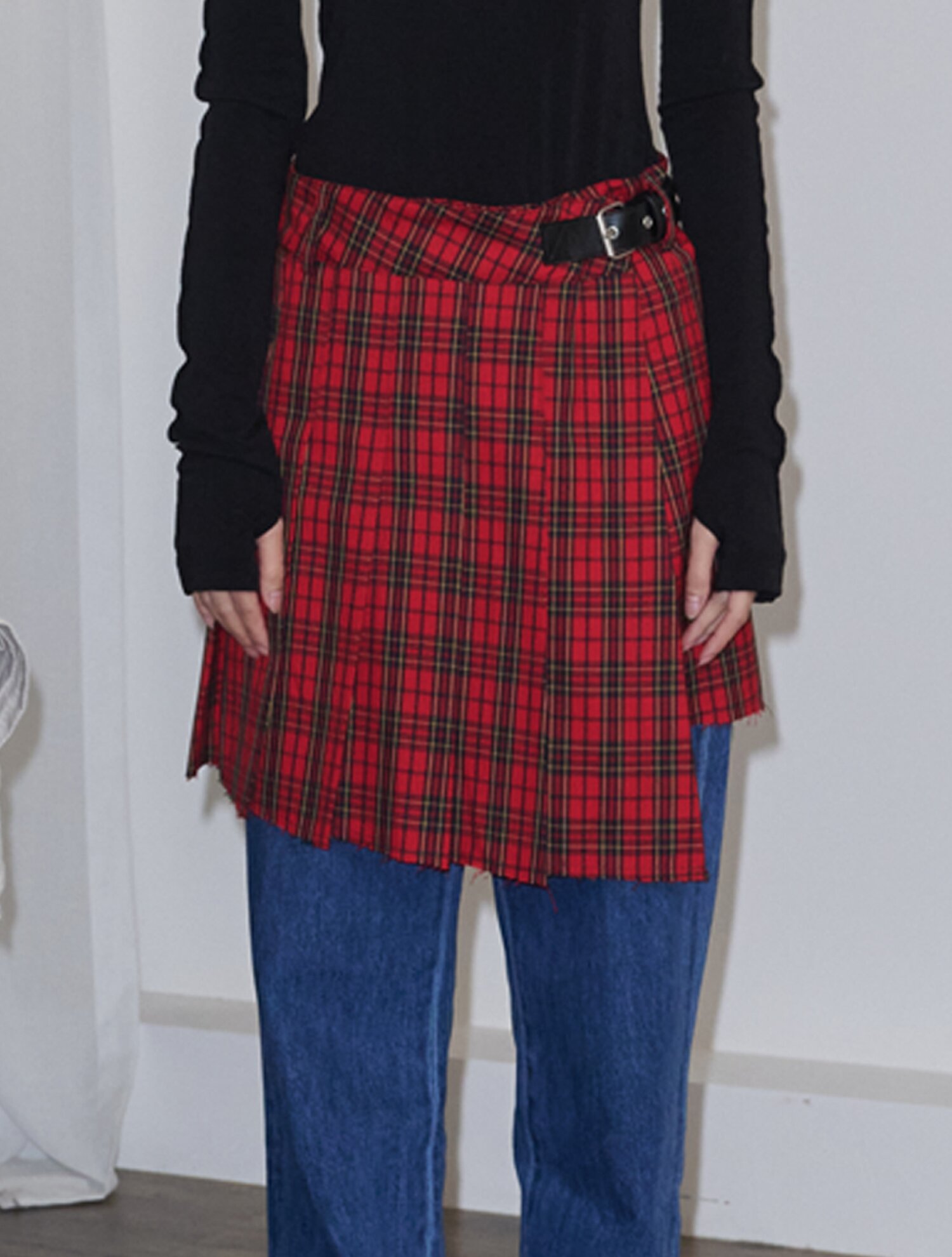 Buckle Pleated Check Wrap Mini Skirt_Red