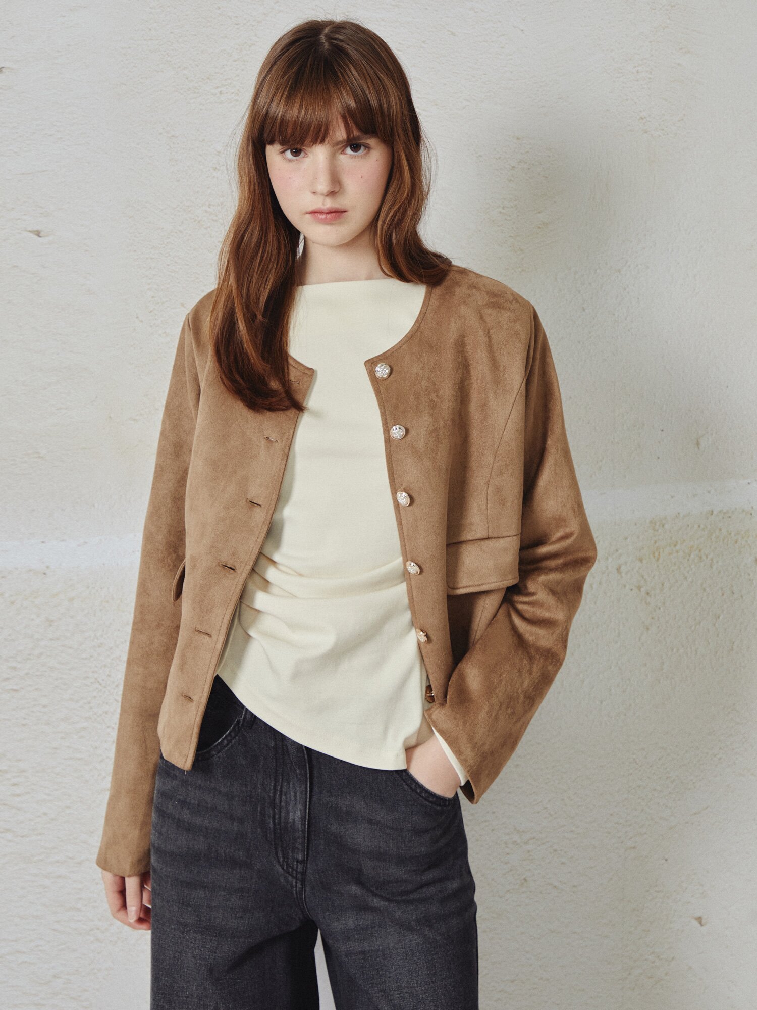 페이크 스웨이드 라운드넥 크롭 재킷 (KHAKI)