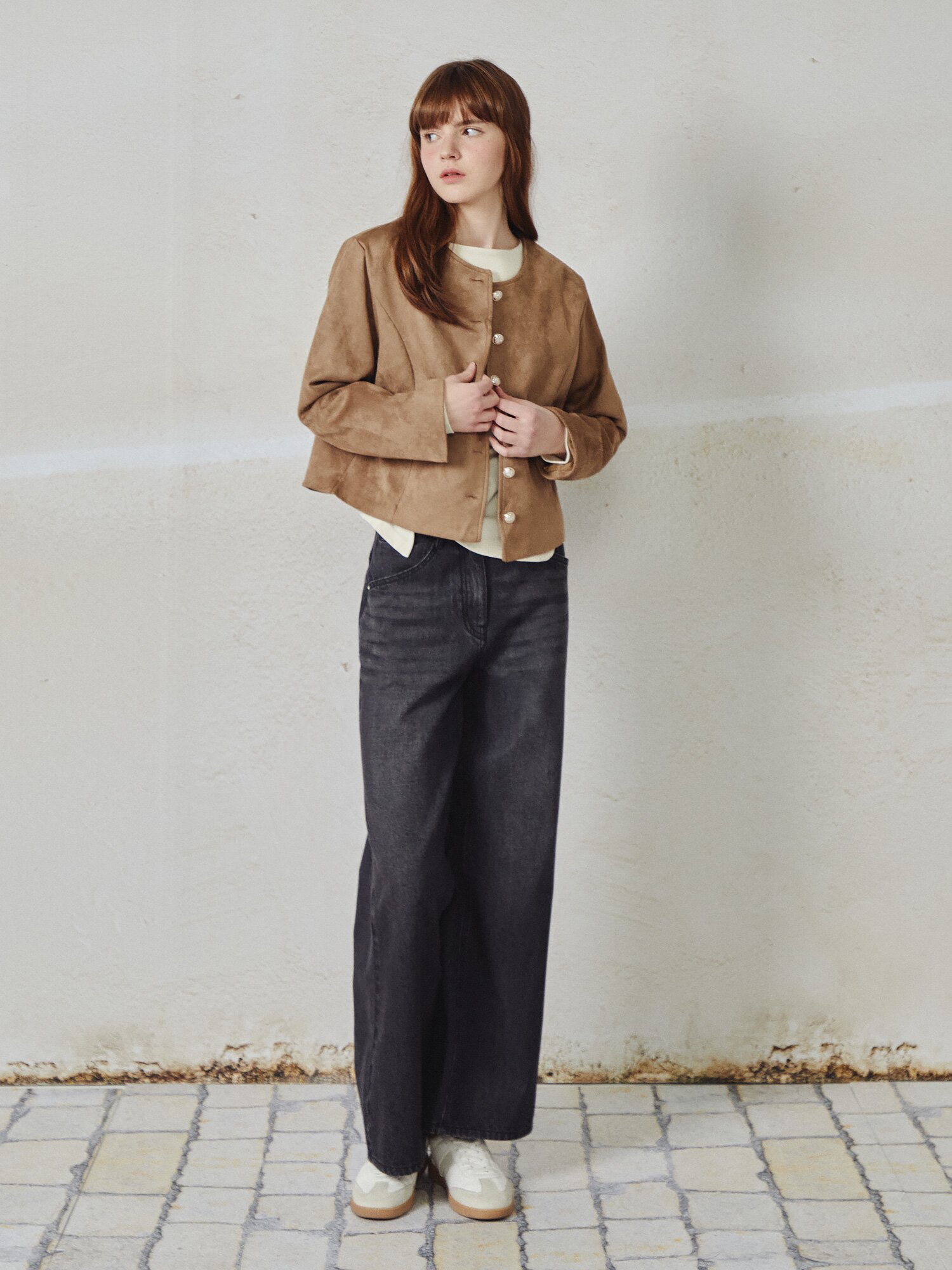 페이크 스웨이드 라운드넥 크롭 재킷 (KHAKI)